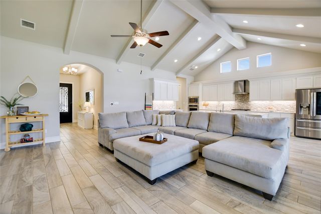 949 Indian Hawthorne DR, Georgetown, TX 78628