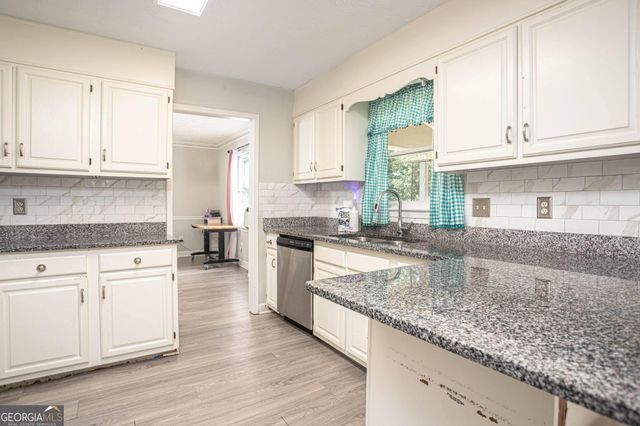 3170 Pine Cove Court SW, Lilburn, GA 30047