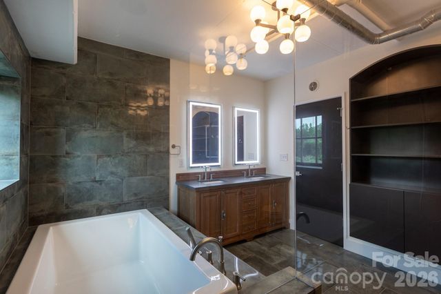 715 N Graham Street 201, Charlotte, NC 28202