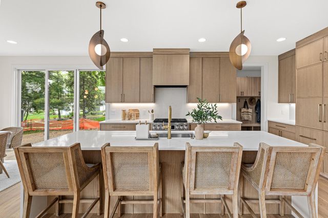 6100 Abbott Avenue S, Edina, MN 55410