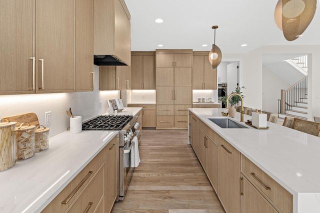 6100 Abbott Avenue S, Edina, MN 55410