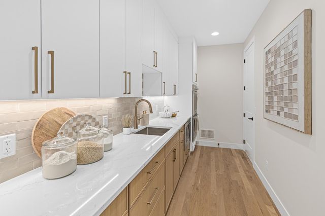 6100 Abbott Avenue S, Edina, MN 55410