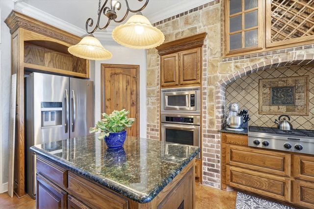 1149 Whisper Willows Drive, Fort Worth, TX 76052