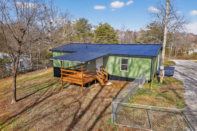 3010 Oakdale Dr, Cookeville, TN 38501