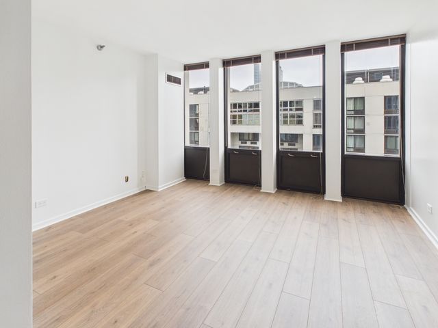 1230 N State Parkway 18D, Chicago, IL 60610