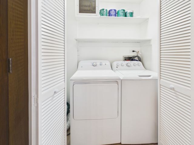 1230 N State Parkway 18D, Chicago, IL 60610