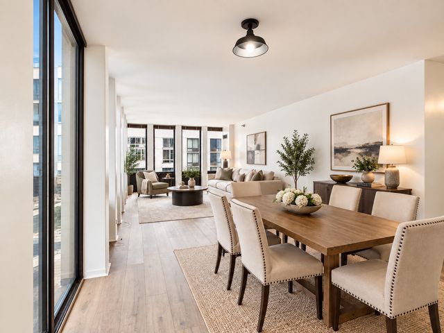 1230 N State Parkway 18D, Chicago, IL 60610