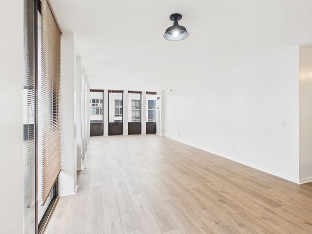 1230 N State Parkway 18D, Chicago, IL 60610