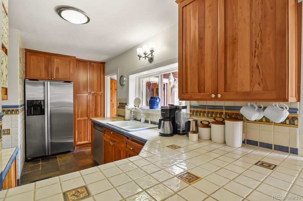 Image 21 of property listing at 2005 Ridgeway Avenue, Colorado Springs, CO 80906