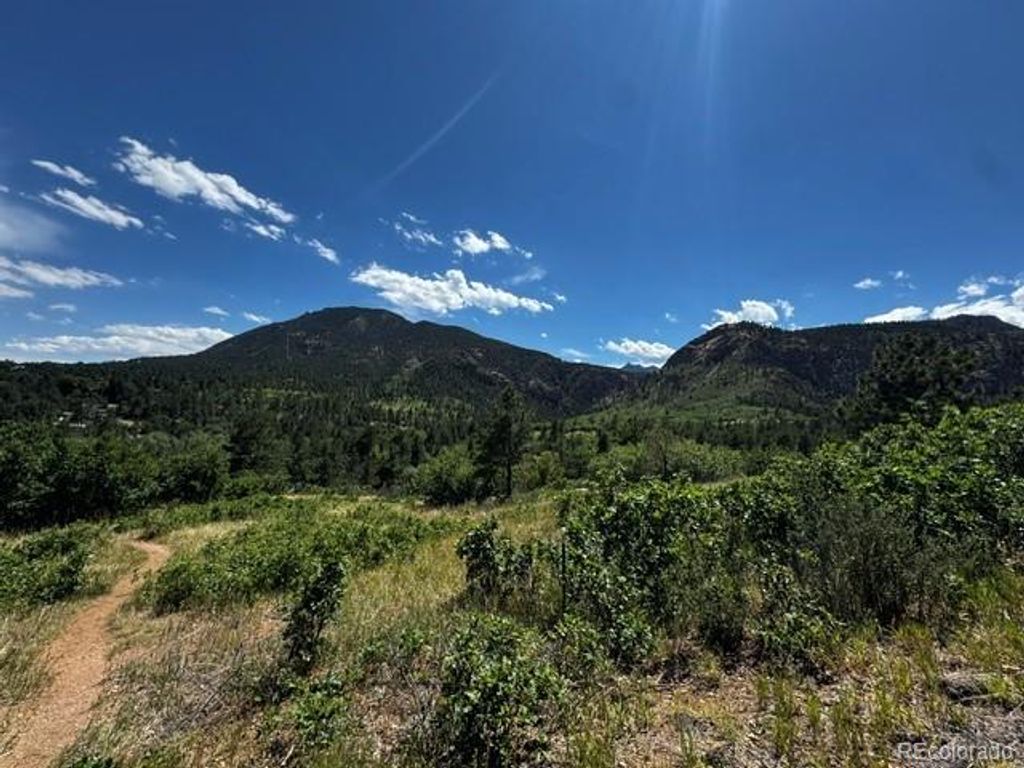 Image 6 of property listing at 2005 Ridgeway Avenue, Colorado Springs, CO 80906