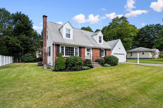 27 Mount Pleasant Ave, Holbrook, MA 02343