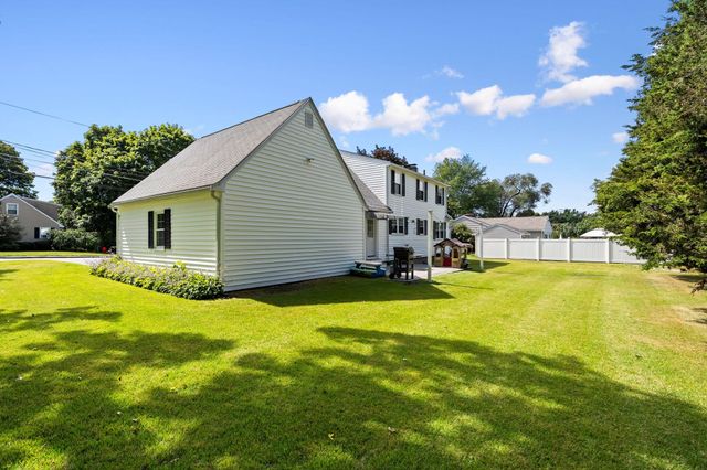 27 Mount Pleasant Ave, Holbrook, MA 02343