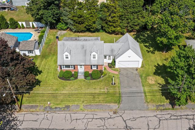 27 Mount Pleasant Ave, Holbrook, MA 02343