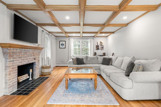 27 Mount Pleasant Ave, Holbrook, MA 02343