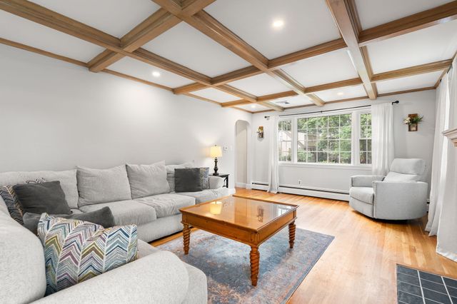 27 Mount Pleasant Ave, Holbrook, MA 02343