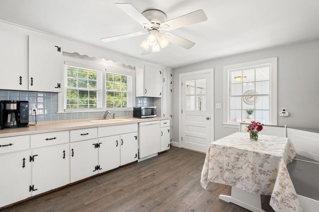 27 Mount Pleasant Ave, Holbrook, MA 02343