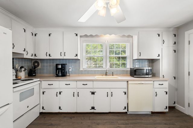 27 Mount Pleasant Ave, Holbrook, MA 02343