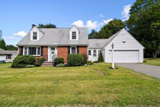 27 Mount Pleasant Ave, Holbrook, MA 02343