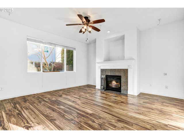 950 Sw 17TH Way, Troutdale, OR 97060