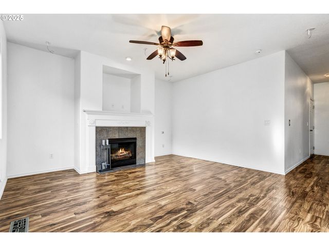 950 Sw 17TH Way, Troutdale, OR 97060