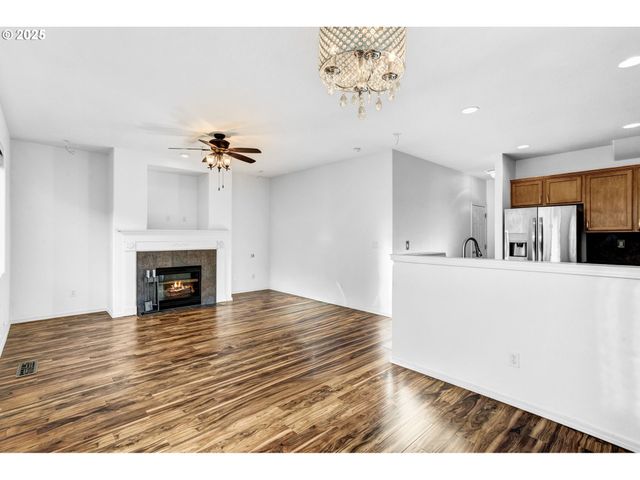 950 Sw 17TH Way, Troutdale, OR 97060