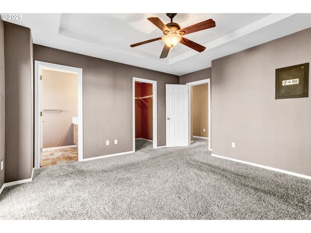 950 Sw 17TH Way, Troutdale, OR 97060