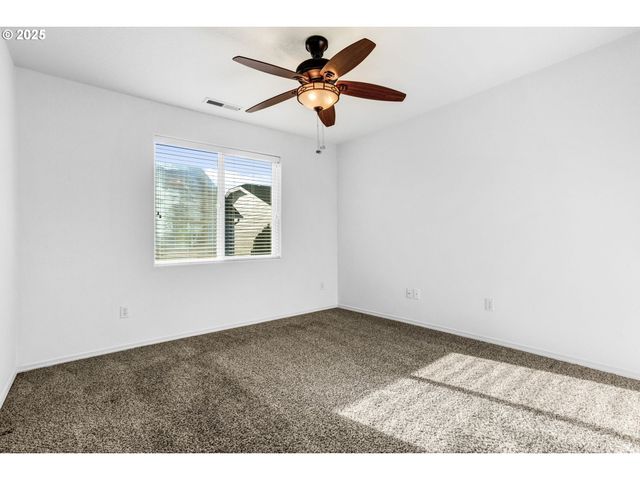 950 Sw 17TH Way, Troutdale, OR 97060