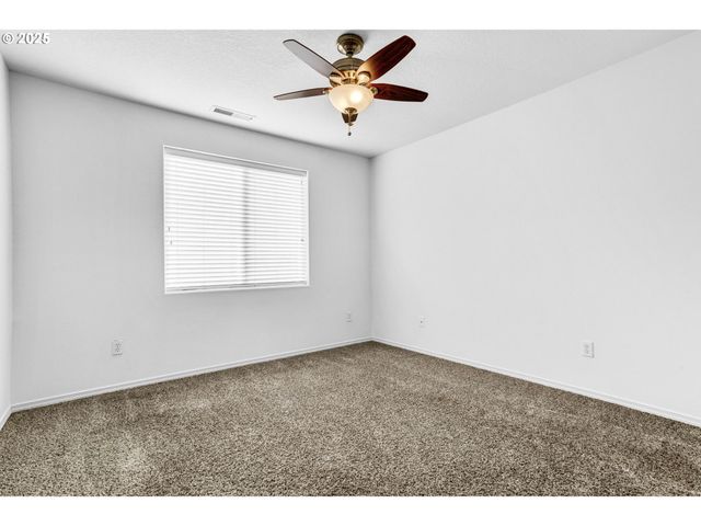 950 Sw 17TH Way, Troutdale, OR 97060