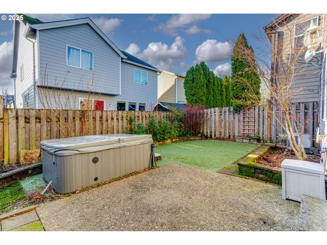 950 Sw 17TH Way, Troutdale, OR 97060