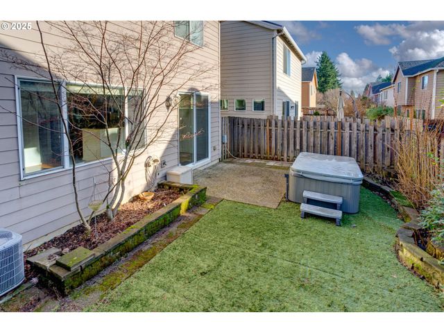 950 Sw 17TH Way, Troutdale, OR 97060