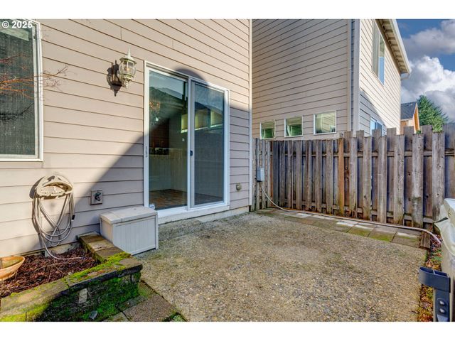 950 Sw 17TH Way, Troutdale, OR 97060