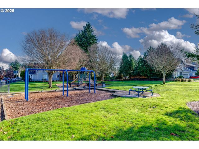 950 Sw 17TH Way, Troutdale, OR 97060