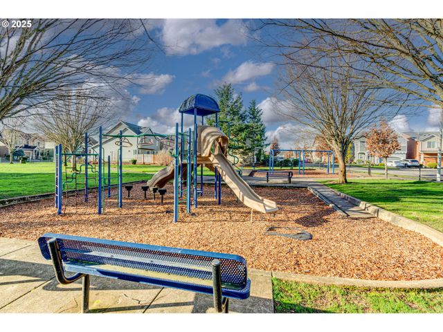 950 Sw 17TH Way, Troutdale, OR 97060