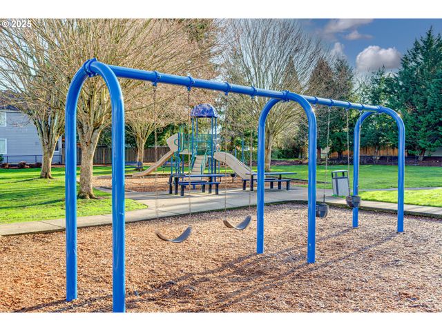 950 Sw 17TH Way, Troutdale, OR 97060