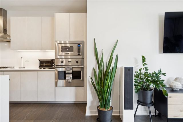 1648 W Division Street 208, Chicago, IL 60622