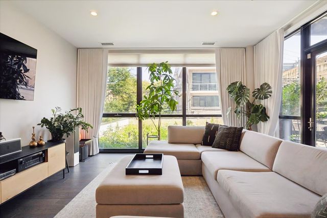 1648 W Division Street 208, Chicago, IL 60622