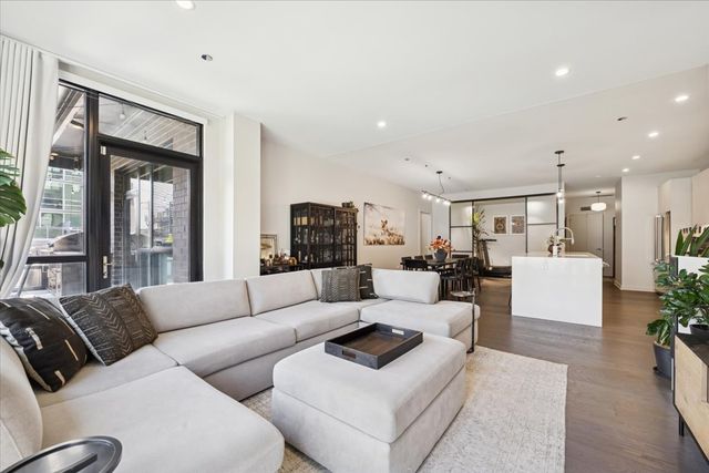 1648 W Division Street 208, Chicago, IL 60622