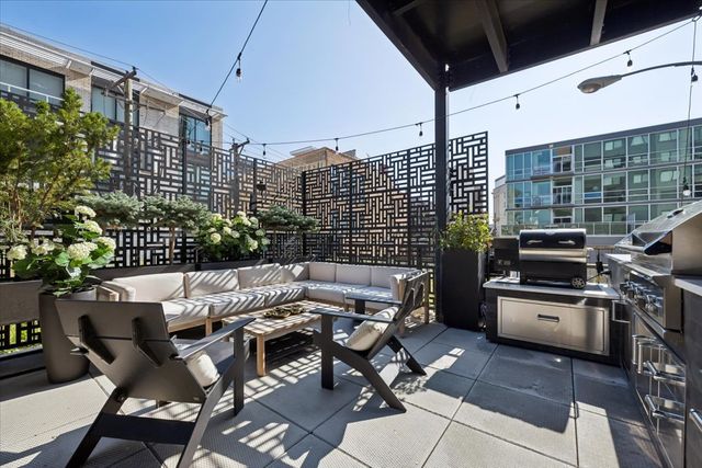 1648 W Division Street 208, Chicago, IL 60622