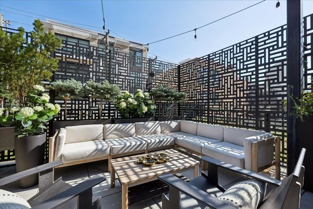 1648 W Division Street 208, Chicago, IL 60622