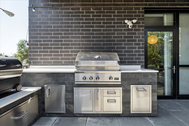 1648 W Division Street 208, Chicago, IL 60622