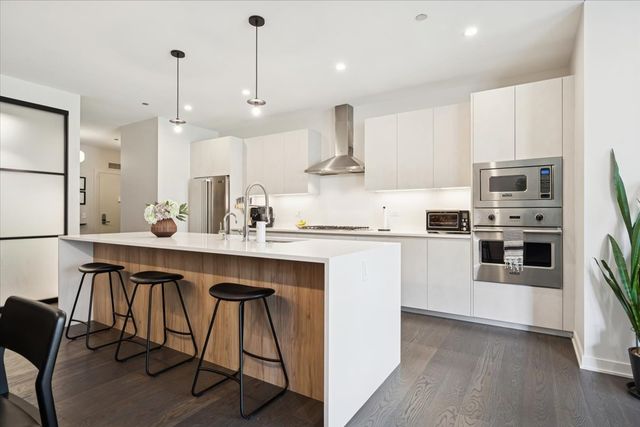 1648 W Division Street 208, Chicago, IL 60622