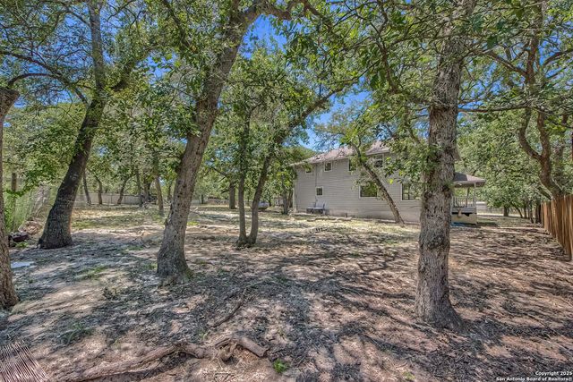 324 Hickory Hill, La Vernia, TX 78121