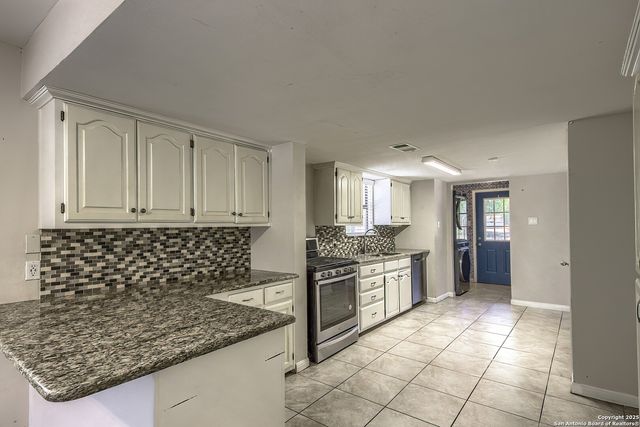 324 Hickory Hill, La Vernia, TX 78121
