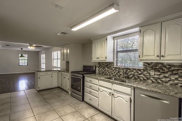 324 Hickory Hill, La Vernia, TX 78121