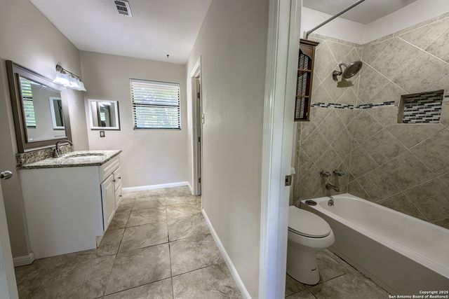 324 Hickory Hill, La Vernia, TX 78121