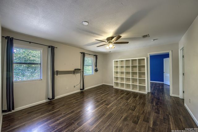 324 Hickory Hill, La Vernia, TX 78121