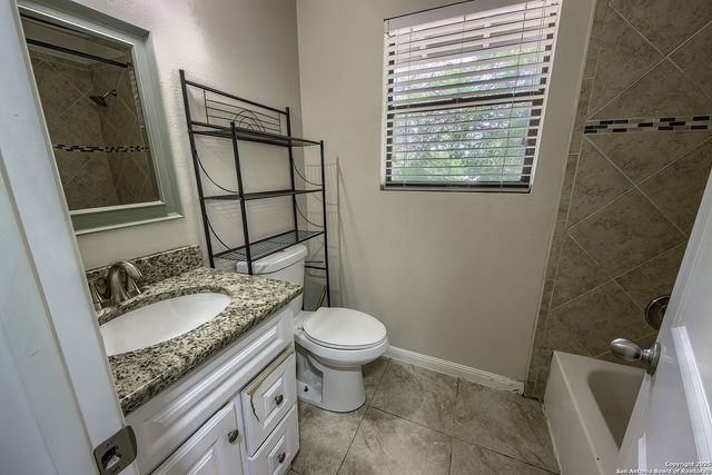 324 Hickory Hill, La Vernia, TX 78121