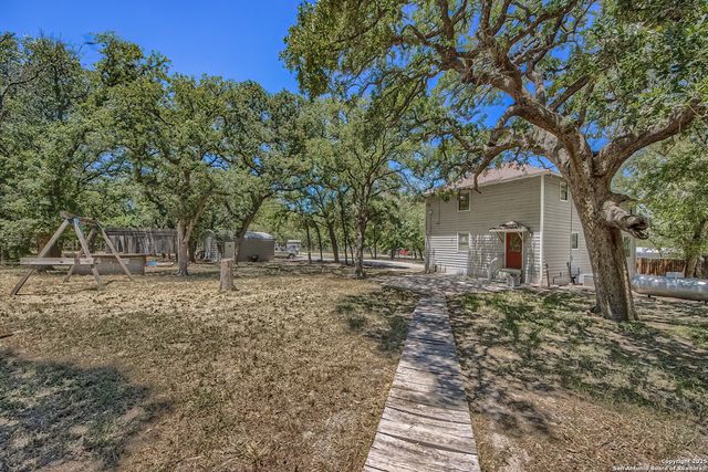 324 Hickory Hill, La Vernia, TX 78121