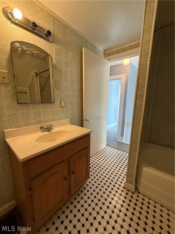 3860 W 37th Street, Cleveland, OH 44109