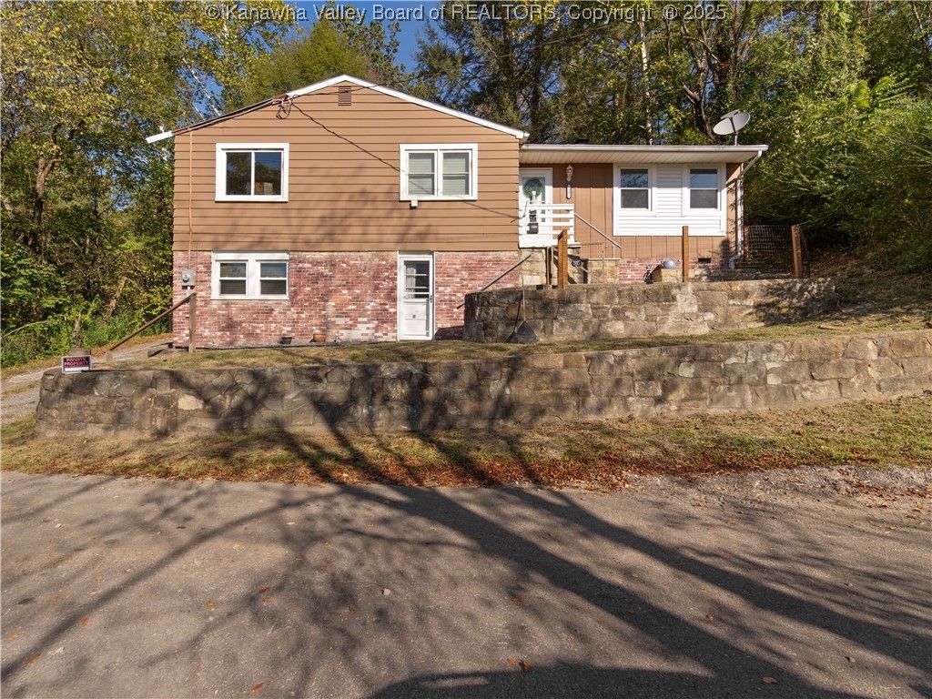 1901 Front Street, Charleston, WV 25302